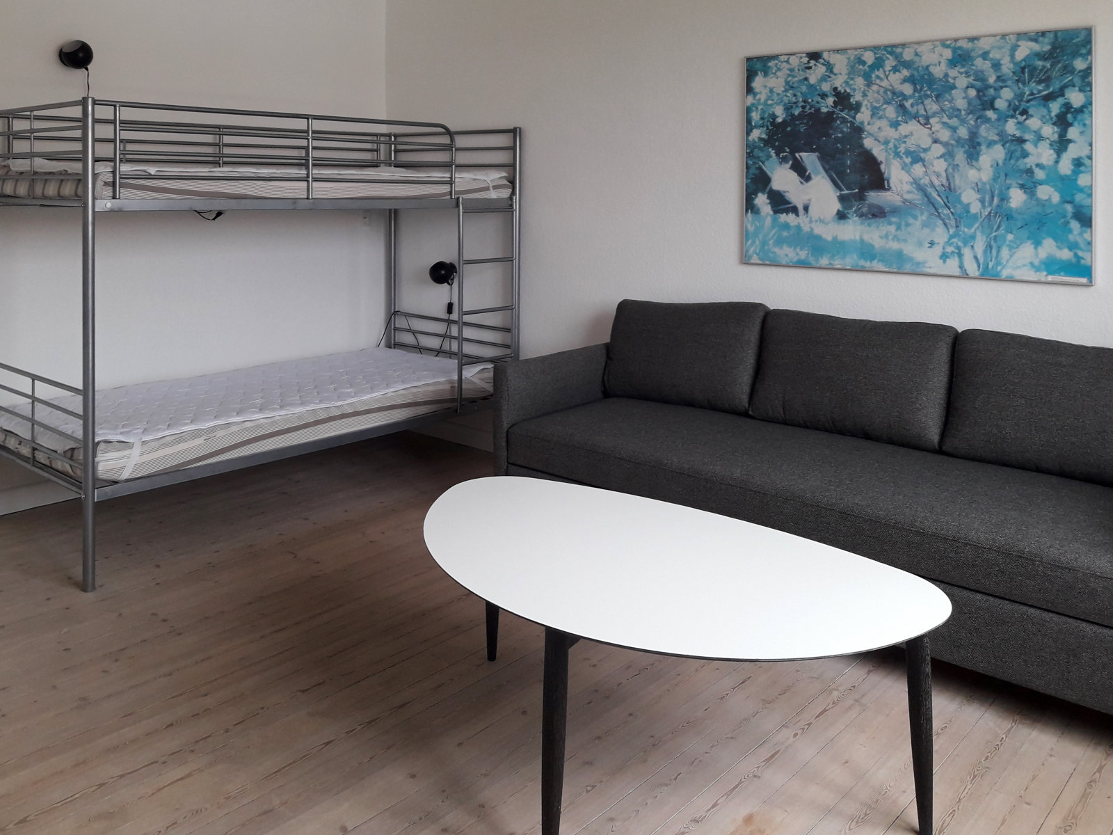Sovesofa og køjeseng i Kahytten Sovesofa og køjeseng i Kahytten